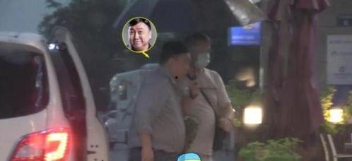 白衬衫小哥吃瓜视频,揭秘娱乐圈幕后真相