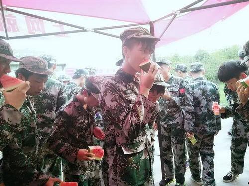 吃瓜连长,揭秘军营中的“网红”传奇